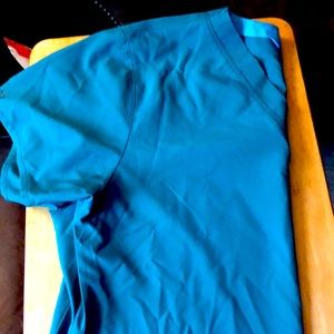 Carhartt size Large Kelly Green scrub top